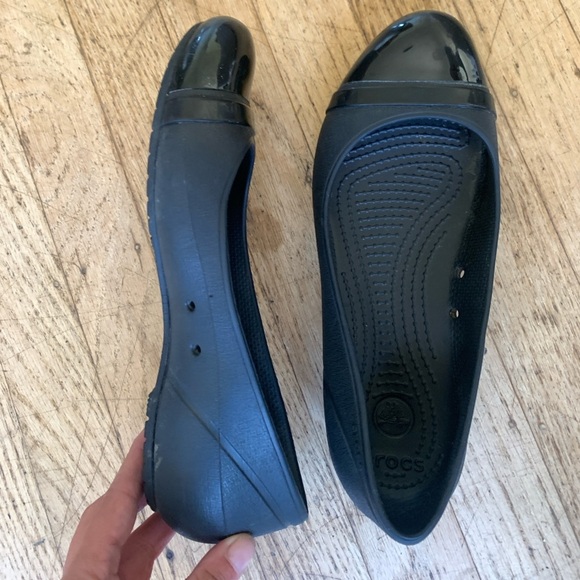 Black crocs Brooklyn dipped round toe flats women’s size 9 good used condition - Picture 6 of 6